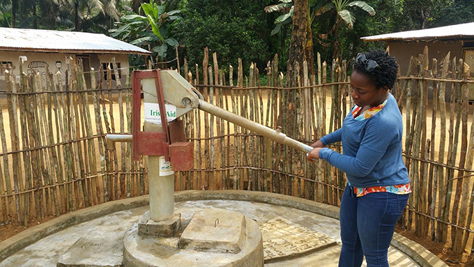 Testing for efficiency and quality; a newly constructed hand dug well in the Nyenpo Barry Community- Sinoe County. Photo Credit: Tearfund/Teta Lincoln