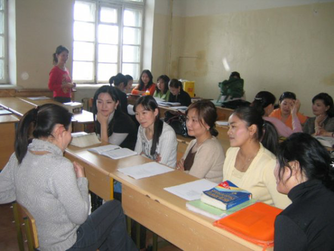 Working with students at the University of the Humanities, Ulaanbaatar, Mongolia © Ruth Powell