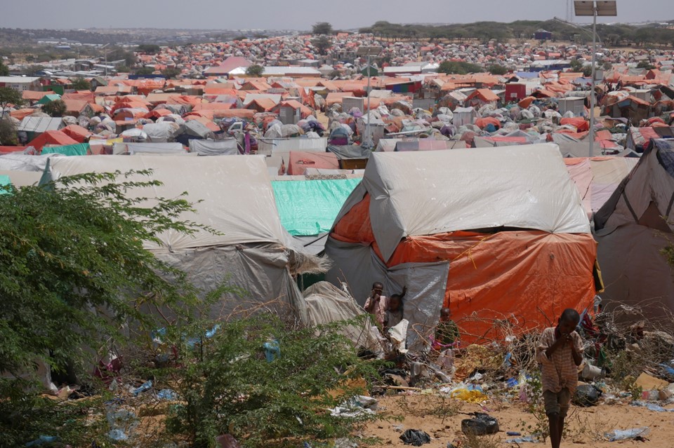 Anisa Hussein/ICRC
Mogadishu, Kalkal camp. The camp is just one of some 3,800 camps in the kilometer 13 area on the outskirts of Mogadishu. This network of camps is home to more than 40,000 households.
